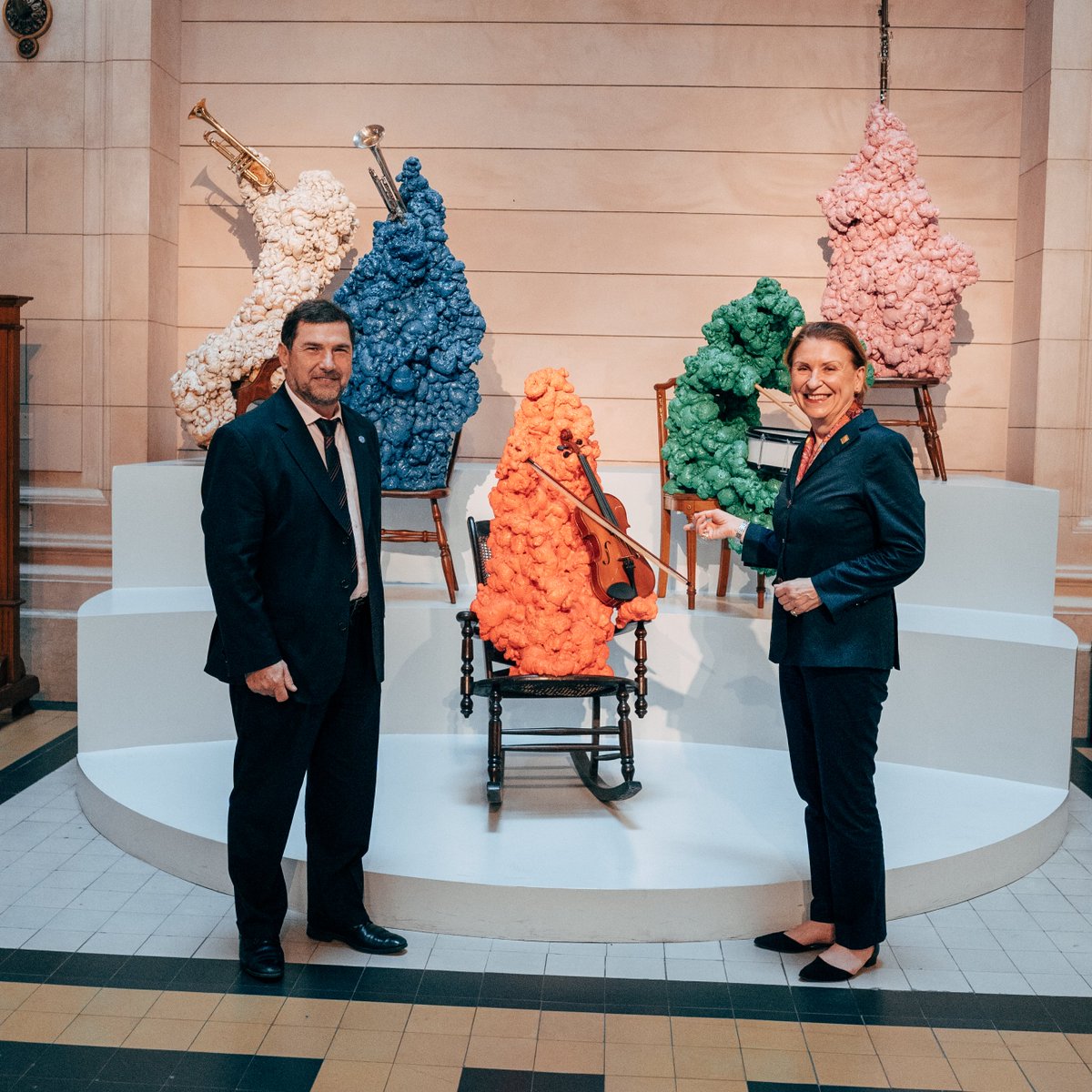 #IFLA | 📚En el marco de las actividades bibliotecarias que se desarrollarán durante este año, el Coordinador General de la BCN y chair de <a href="/IFLALAC/">IFLA LAC</a>, <a href="/AlejSanta/">Alejandro Santa</a> recibió a la presidenta de <a href="/IFLA/">IFLA</a>, <a href="/lisonbarbara1/">Barbara Lison</a>. 

Hilo 👇