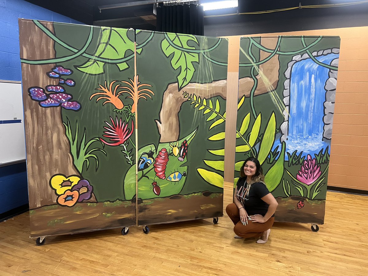 JFKennedyMNPS's tweet photo. How talented is our set designer?  Check her out at @ArtworkBySamira. #circleoflife #lionkingjr #disneymusicalsinschools https://t.co/QIOKwtrfrg