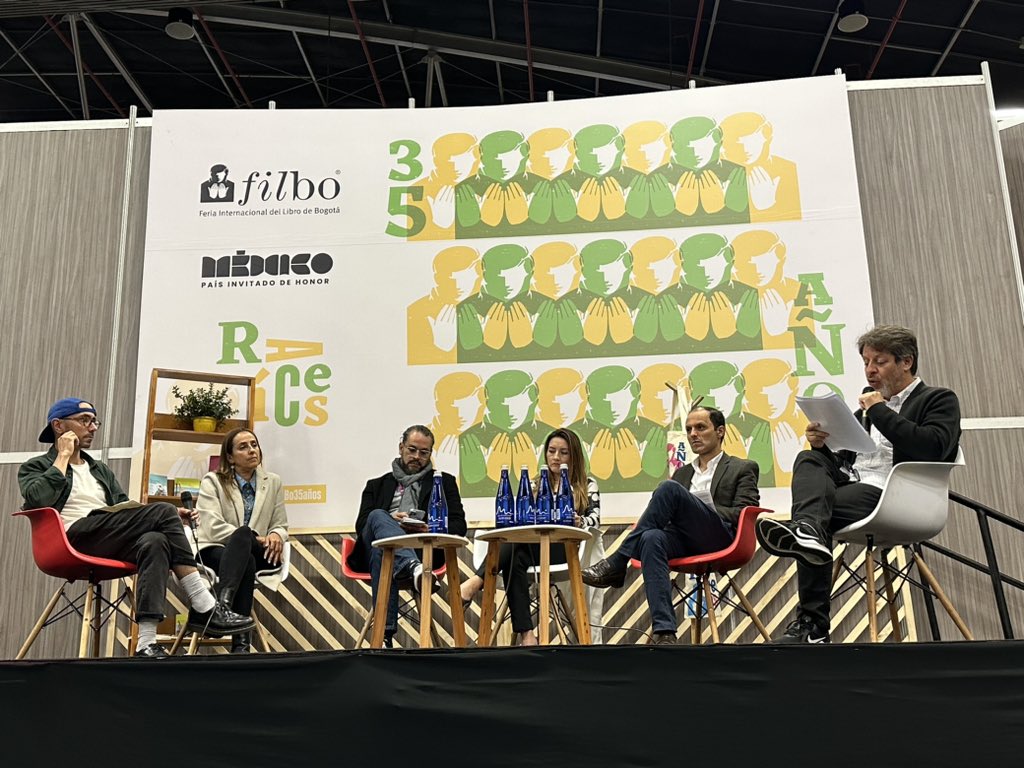 TNC_Colombia's tweet photo. #EnVivo en la @filbogota: El sistema agroalimentario global actual es uno de los principales
impulsores de #pérdidadebiodiversidad. En el panel conversan @msilvaazul @salvopatria @chefoscargonza2 @WWFColombia https://t.co/MKt9nPXKQs