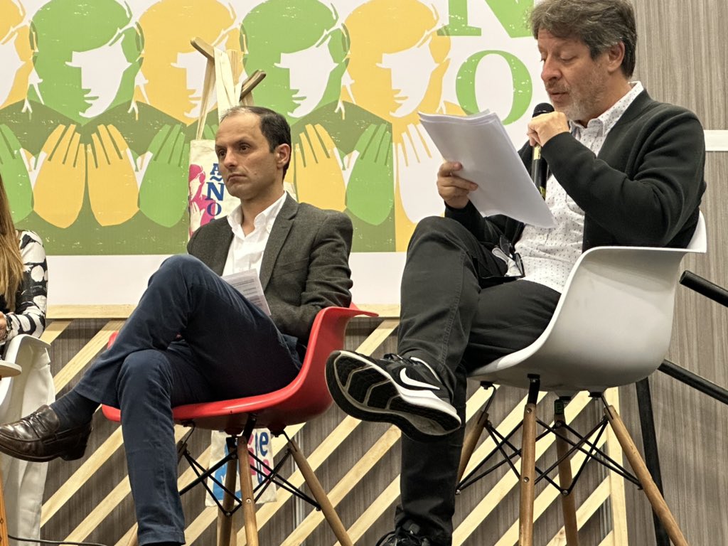 TNC_Colombia's tweet photo. #EnVivo en la @filbogota: El sistema agroalimentario global actual es uno de los principales
impulsores de #pérdidadebiodiversidad. En el panel conversan @msilvaazul @salvopatria @chefoscargonza2 @WWFColombia https://t.co/MKt9nPXKQs