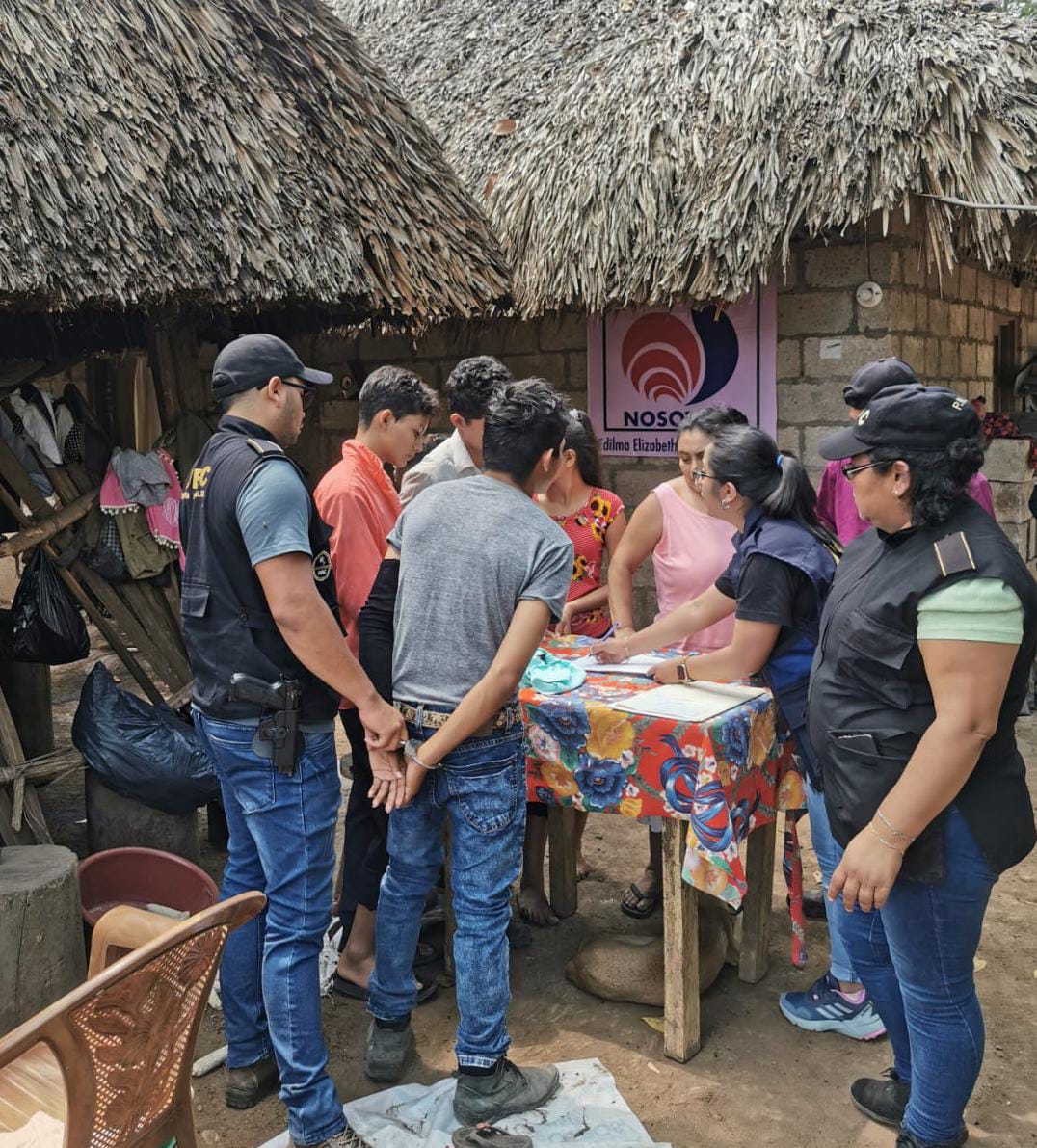 PNC de Guatemala on Twitter: "Mientras que en la aldea Chiquirines, La