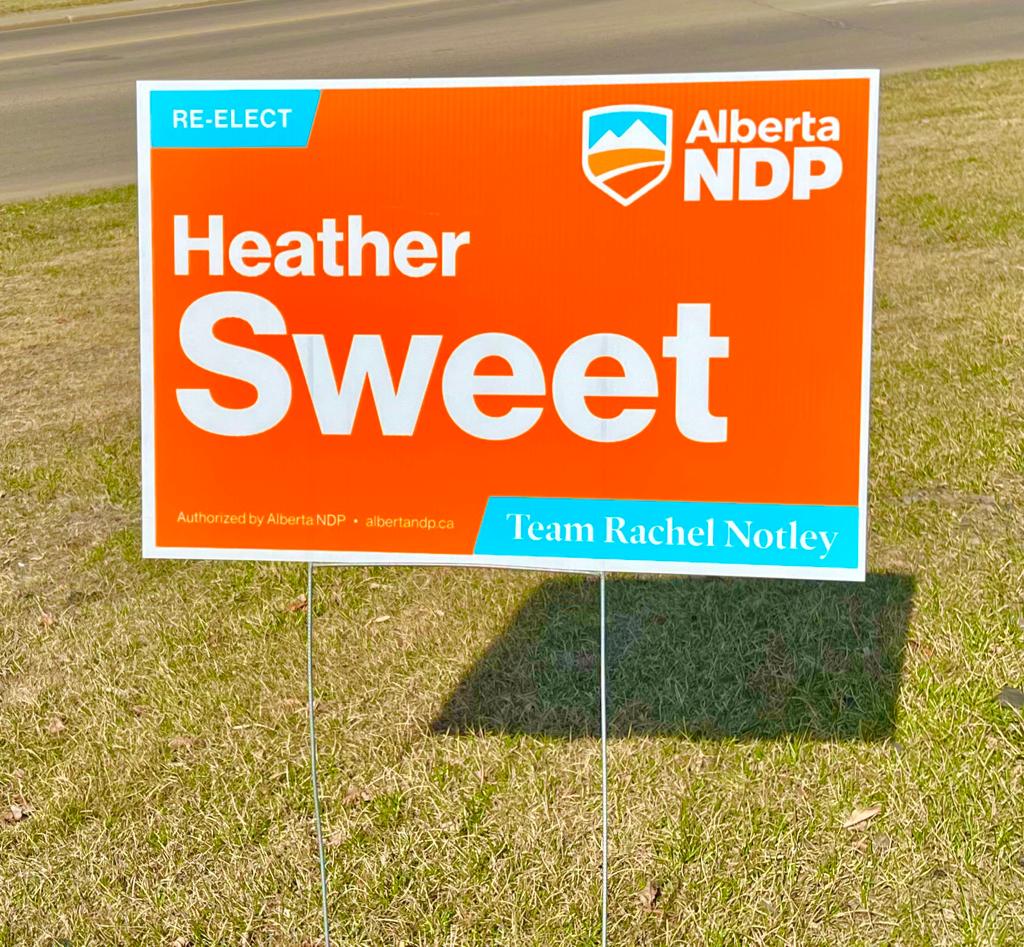 Thank you so much to the hundreds of you who have requested one of these signs for your lawn!

We would really love your help getting all these signs out on lawns this weekend! Volunteer to join one of our sign blitzes👇🍊
volunteer.albertandp.ca/EMAN/

#ableg #ndp2023 #elxn2023