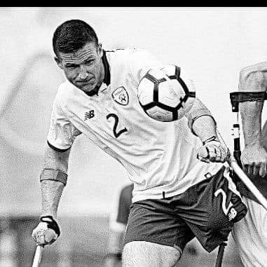 Irishampfootbal's tweet photo. Amputee Football is devasted to hear that one of our warriors has sadly passed away. David Saunders was a truly inspirational player &amp; gentleman to anyone who was graced to meet him. Our thoughts are with his family and friends during this difficult period. 

RIP 🟢⚪️🟠 https://t.co/70YVxEZ1qd