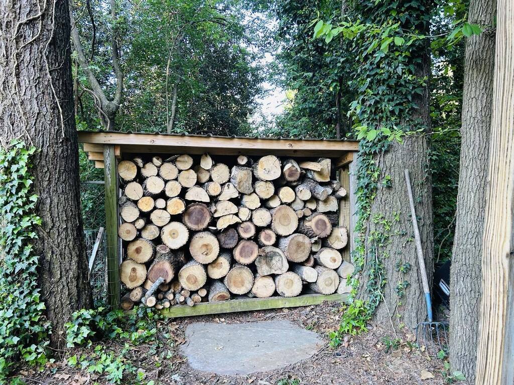 Now to split.  Anyone up for wood splitting fun?? Thanks Billie and Teresa 🥰