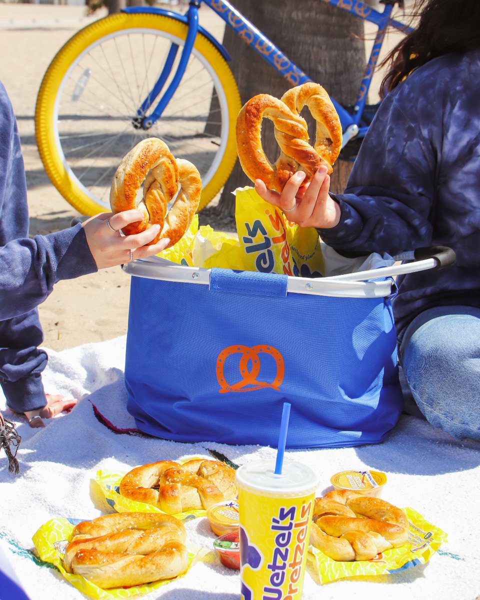 wetzelspretzels's tweet photo. Tag who you’re pretzeling and wetzeling with on Wednesday to grab Free OG Pretzels after 3pm!
See our last post to see how to enter to win our #WetzGo giveaway https://t.co/UZ2MPZVzhO