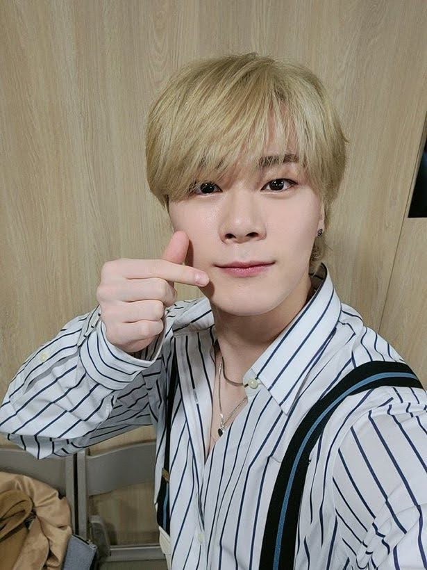 SarahMMM15's tweet photo. Sometimes I cry sometimes I smile, but always feeling blessed that I found an angel.. I will always love you.. You will always be part of my life..
#MoonBinWeLoveYou
@offclASTRO https://t.co/lIYZejZGwN