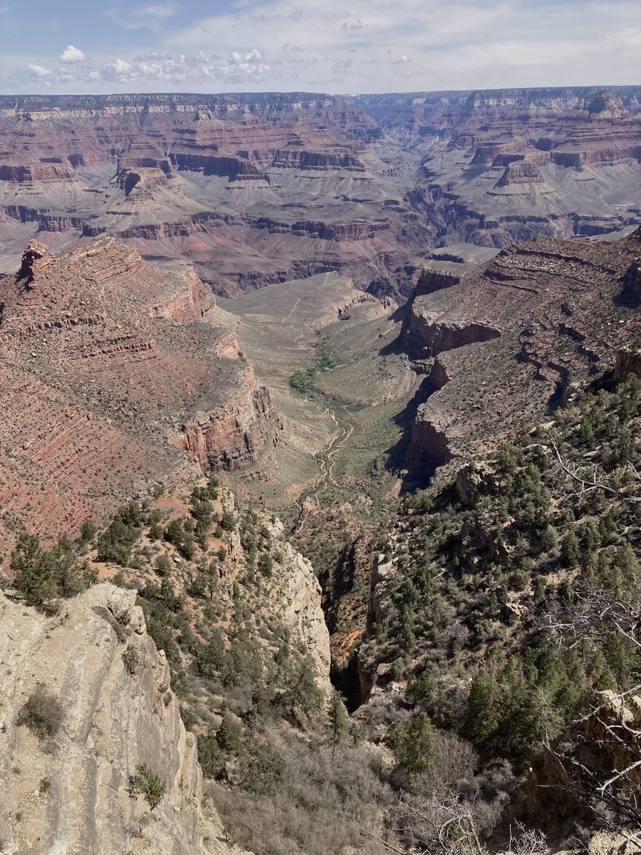 PeterCorbett1's tweet photo. Looking down on Bright Angel Trail to Havasupai Gardens, formerly Indian Gardens. https://t.co/zAaxYOUfRL