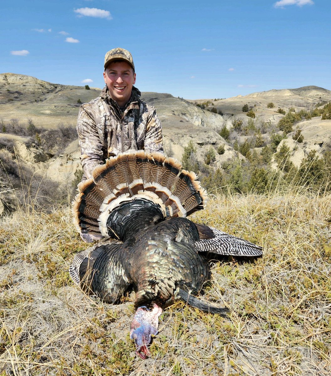 Taylor_Bowling's tweet photo. Took ol’ Tom to the train station, Dutton style. Unforgettable experience in Big Sky Country #BBD #merriamsturkey #montana https://t.co/0g8RN1Ck71