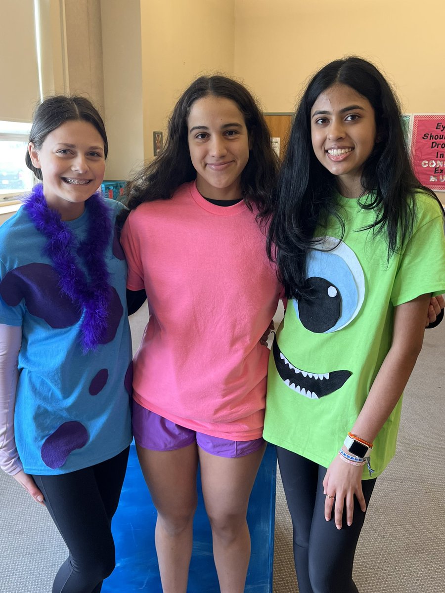 NAMS_Chorus's tweet image. These three 8th graders were AMAZING during their lip sync battle today!!! 🎤@NAMiddle