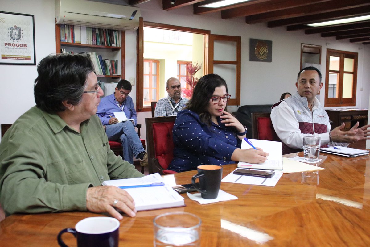 WalMtzOlvera's tweet photo. 🙋🏻♀️Nos visitó el Dr. José Cruz Agüero para compartir las estrategias #PROVEER que en 🫱🏻🫲🏼 @VerSEDESOL , a cargo del Secretario @SoyGuillermoFS , han permitido atender eficientemente a la población vulnerable👥
@GobiernoVer https://t.co/TdJlCKj2h0