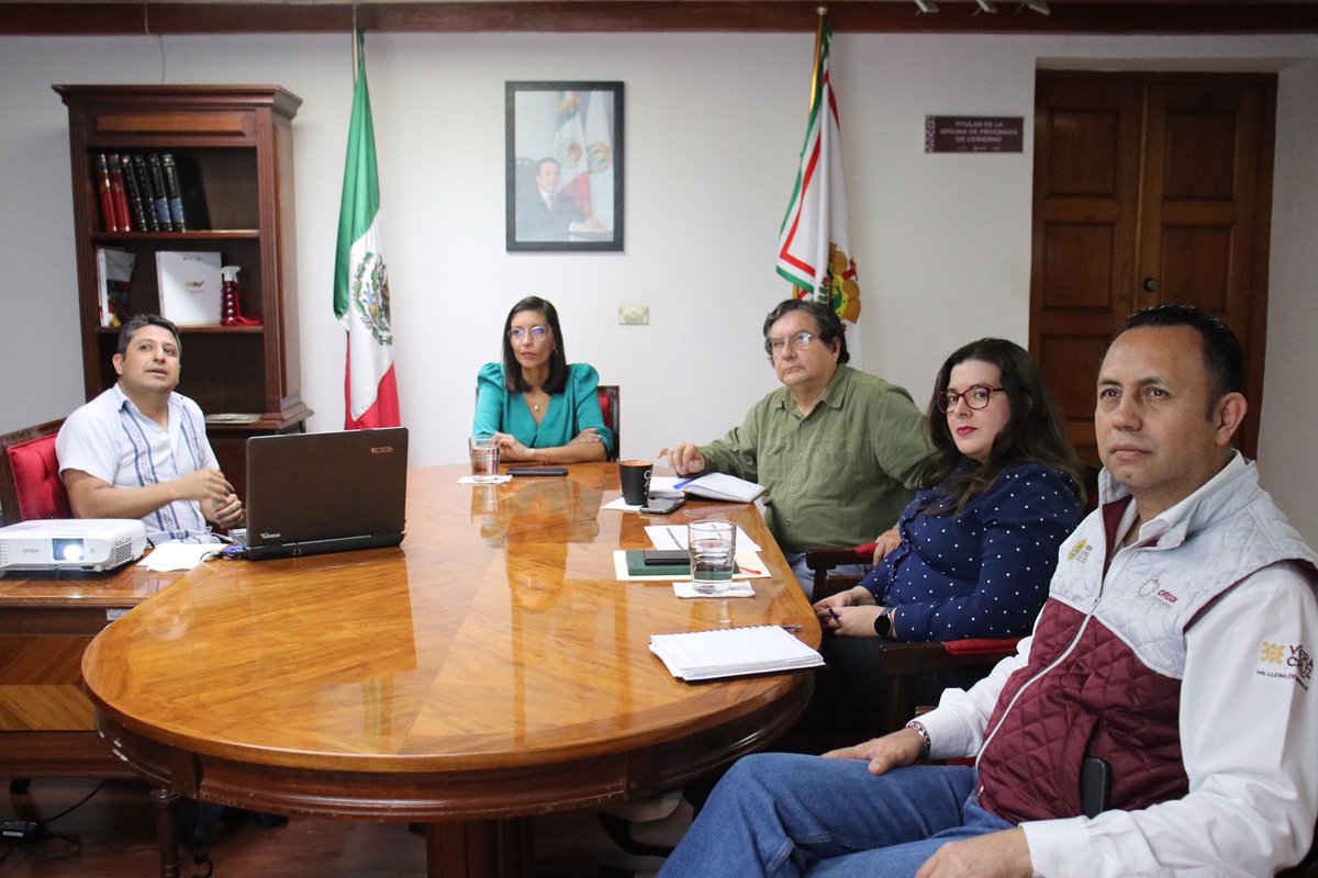 WalMtzOlvera's tweet photo. 🙋🏻♀️Nos visitó el Dr. José Cruz Agüero para compartir las estrategias #PROVEER que en 🫱🏻🫲🏼 @VerSEDESOL , a cargo del Secretario @SoyGuillermoFS , han permitido atender eficientemente a la población vulnerable👥
@GobiernoVer https://t.co/TdJlCKj2h0