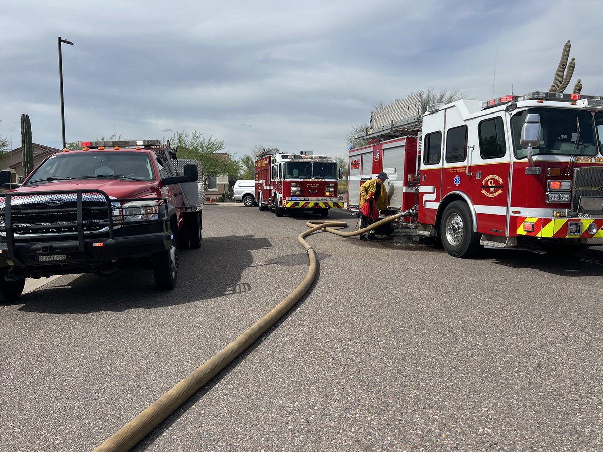DaisyMtnFire's tweet image. BRUSH FIRE

Daisy Mountain firefighters along side our #AutomaticAid partners @PeoriaFire and @PHXFire are working a brush fire between Arroyo Norte and Anthem. Please avoid the area.
