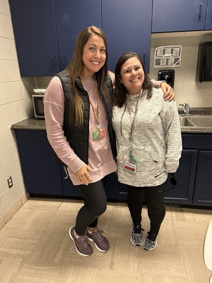 Mondays aren’t so bad with our favorite workout wear! <a href="/kinderwithMonty/">Lauren Montgomery</a>  #WEareLakota #NeedToSucceedCECS <a href="/Creeksidetweet/">Creekside ECS</a>