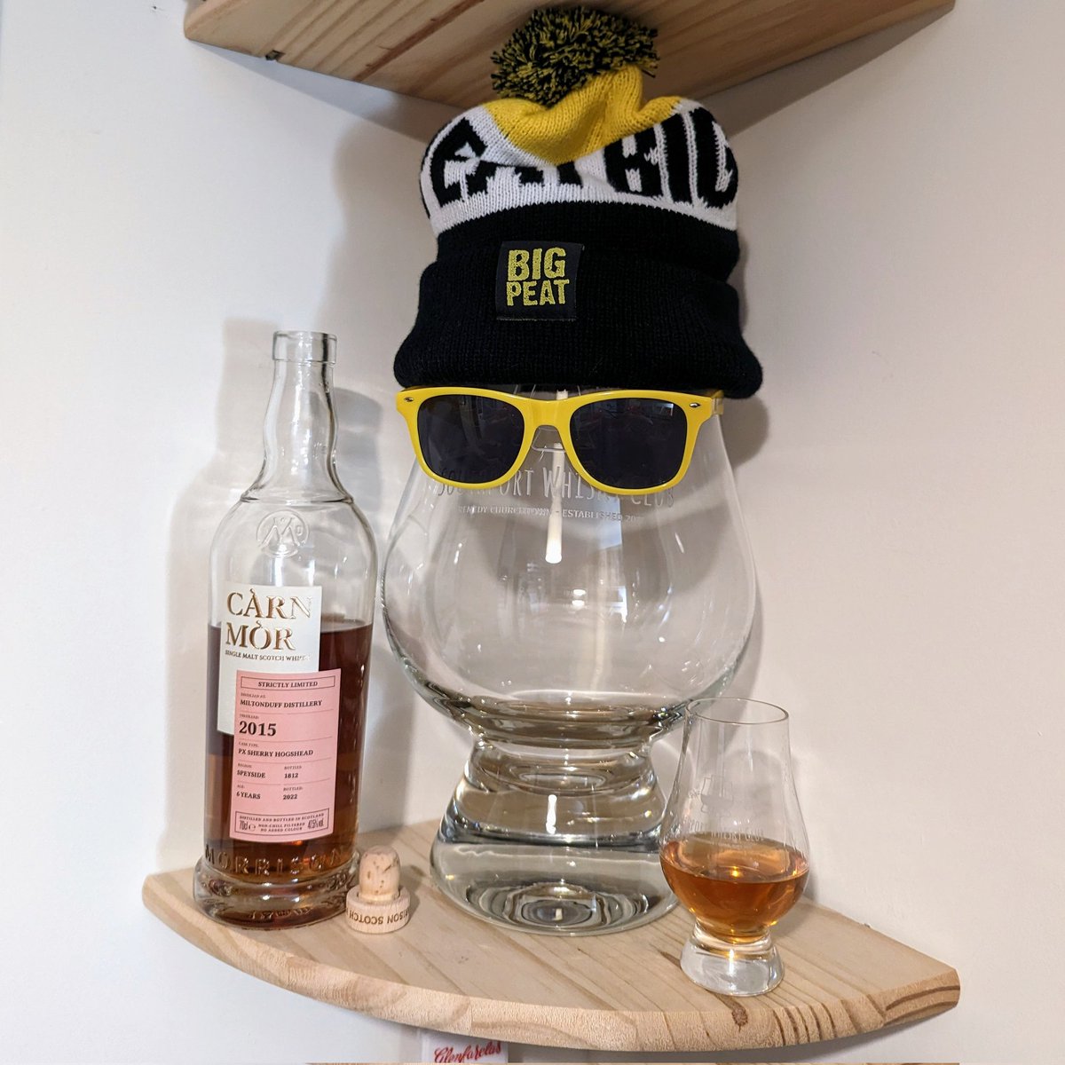 #MidnightFlangeClub here @BertSmedley with the #BigBoi @GlencairnGlass dressed for a trip skiing by the looks of it. 
No Peat here though just some sherry filth from @carnmorwhisky