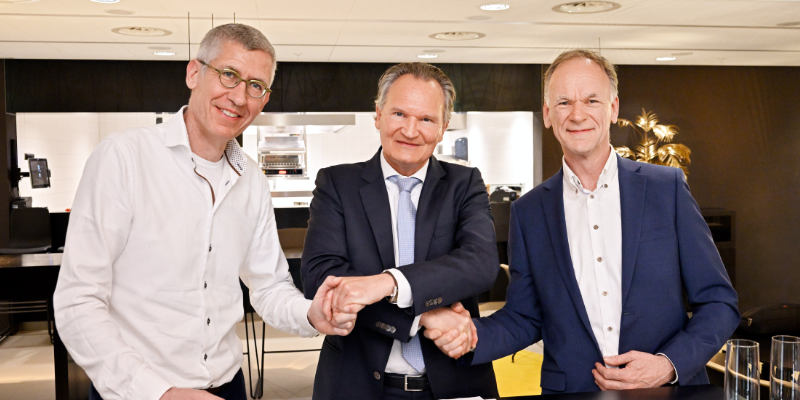 ASML en TU/e versterken langdurige samenwerking industrievandaag.nl/asml-en-tu-e-v…
De Technische Universiteit Eindhoven en ASML kondigen vandaag een nieuwe fase aan in hun langdurige samenwerking. 
#industrie #techniek #industrie40 #maakindustrie #machinebouw #procesindustrie #productie #pr