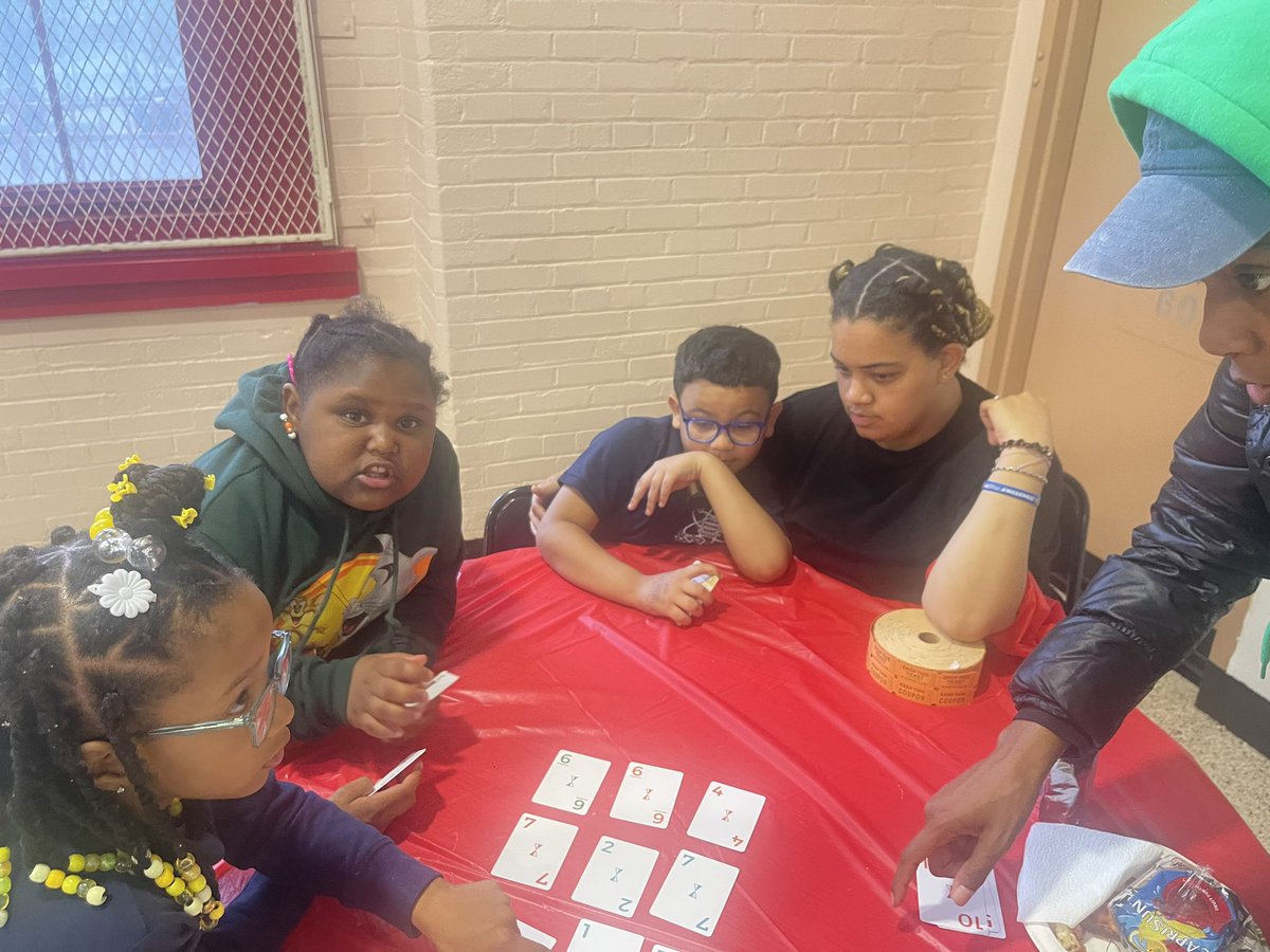 LAD333X's tweet photo. Family Pizza and Math Game Night was a HUGE success! Thanks to our PTA, parent volunteers and staff for their support! #mathfun #tangmath #numtanga @jen_joynt @CECD8Bronx @D8Connect https://t.co/aI72io18Vg