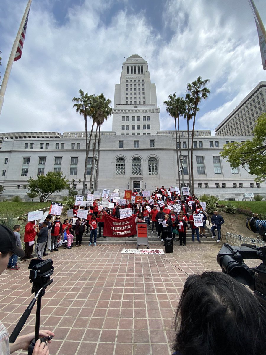 ErnieinLA's tweet photo. #MondayMotivation to create a #NewLA that is socially, environmentally & economically sustainable, & which Preserves, Protects & Incentivizes garment manufacturing & affordable housing in the #DTLA2040 community plan! ✊🏽 https://t.co/4MFztl7kF2