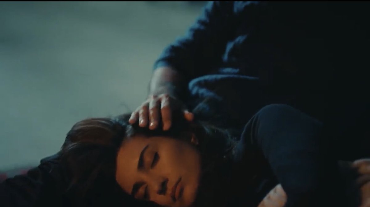 RiittaTheuma's tweet photo. I love it when you stroke my hair🤍💙

#TubaBüyüküstün 
#EnginAkyürek 
#EnTuForever 
#MavSan https://t.co/pAwnYVgL5P