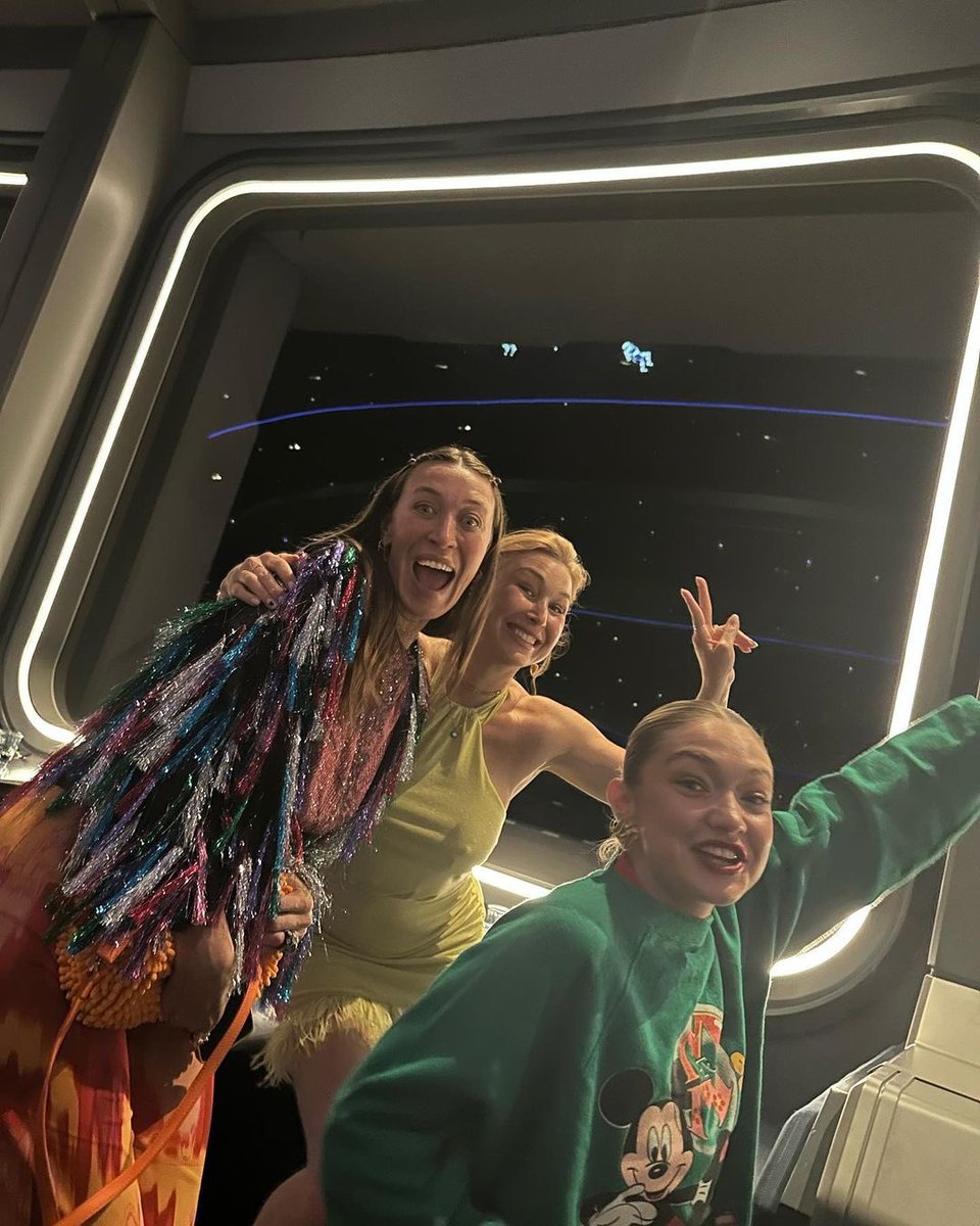HadidNews's tweet photo. (…) Fave snack the Micky pretzels and Minute maid lemon ice , fave restaurant spice road in Morocco. Everyone who works at Disney thanks you. You are so nice!!! @fsorlando is amazing. Xoxo #keepthechildinyoualive❤️ Thank you Gigi we love you cutie pie! #happiestplaceonearth” https://t.co/361WJmlObX