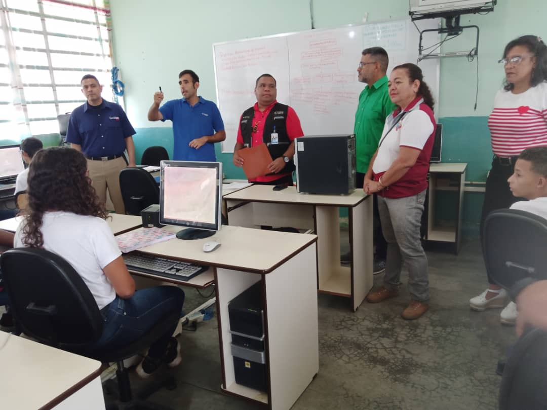 #MunicipioAngosturaDelOrinoco                                #Abril24
En la UEN Generalisimo Francisco De Miranda 
se realizó acompañamiento al CBIT, fortaleciendo  la ampliación de la informática y desarrollo tecnológico
#ALBANuestramerica 
<a href="/NicolasMaduro/">Nicolás Maduro</a>