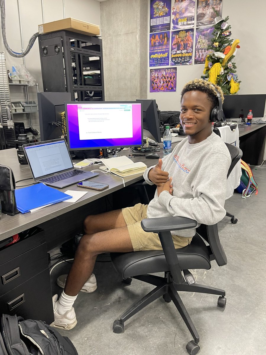 isabellalavila's tweet photo. Dylan borel said he gets majority of his news from social medias #manship2010 #socialmediaandnews https://t.co/FU7HY9kYzq