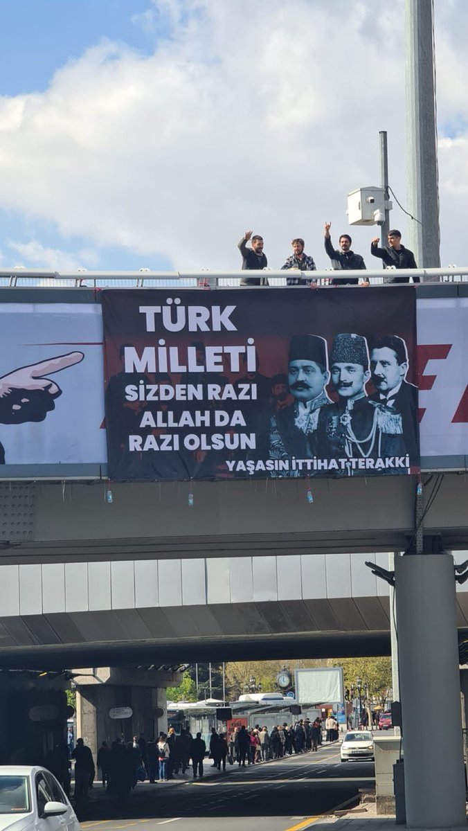 A small racist group hung this banner in Ankara: “The Turkish nation is pleased with you, may god be pleased with you.” 

#armeniangenocide1915 #ArmenianGenocideRemembranceDay #ArmenianGenocide #racisminturkey