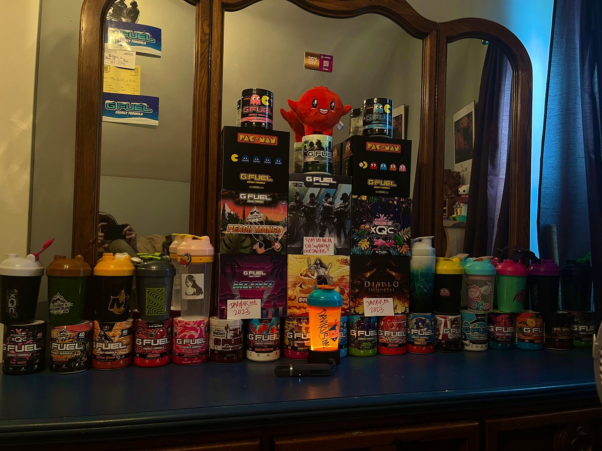 Xetzly's tweet photo. I can’t…. I 😭
It’s beautiful 🥺💕
The @GFuelEnergy shrine continues to grow more and more 🥳
Hit that ALT button on the pic 👀
I wrote something for you my little lizards 🦎
#gfuel #gfuelenergy #gfuelcops #gfuelcollection #gfuelshrine #crandrew #streamer #thankyounote https://t.co/wZCUxdOo3N