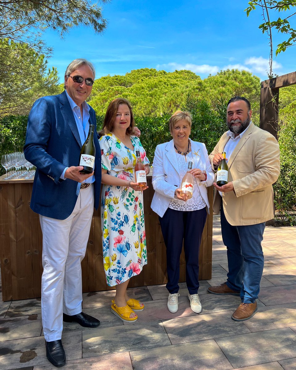 Presentación de las nuevas añadas de Flor de Muga Rosado y Blanco y Muga Blanco y Rosado 2022 con la familia Muga en el restaurante Catalina. ¡No hay mejor manera de empezar la semana!