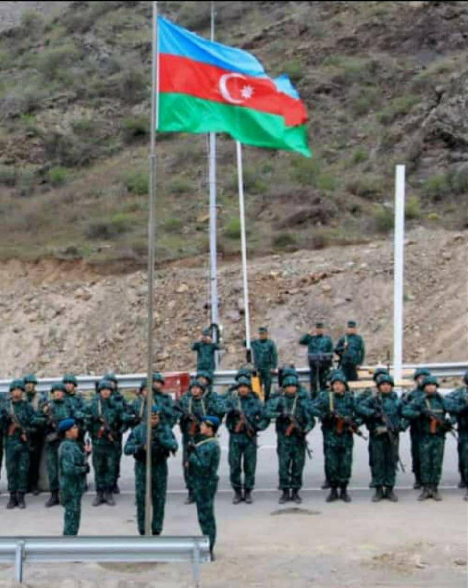 isgandarrr's tweet photo. Flag of #Azerbaijan was raised at the border checkpoint installed on the border with Armenia, at the beginning of the #Lachin-Khankendi road. https://t.co/Le5JylJXNd