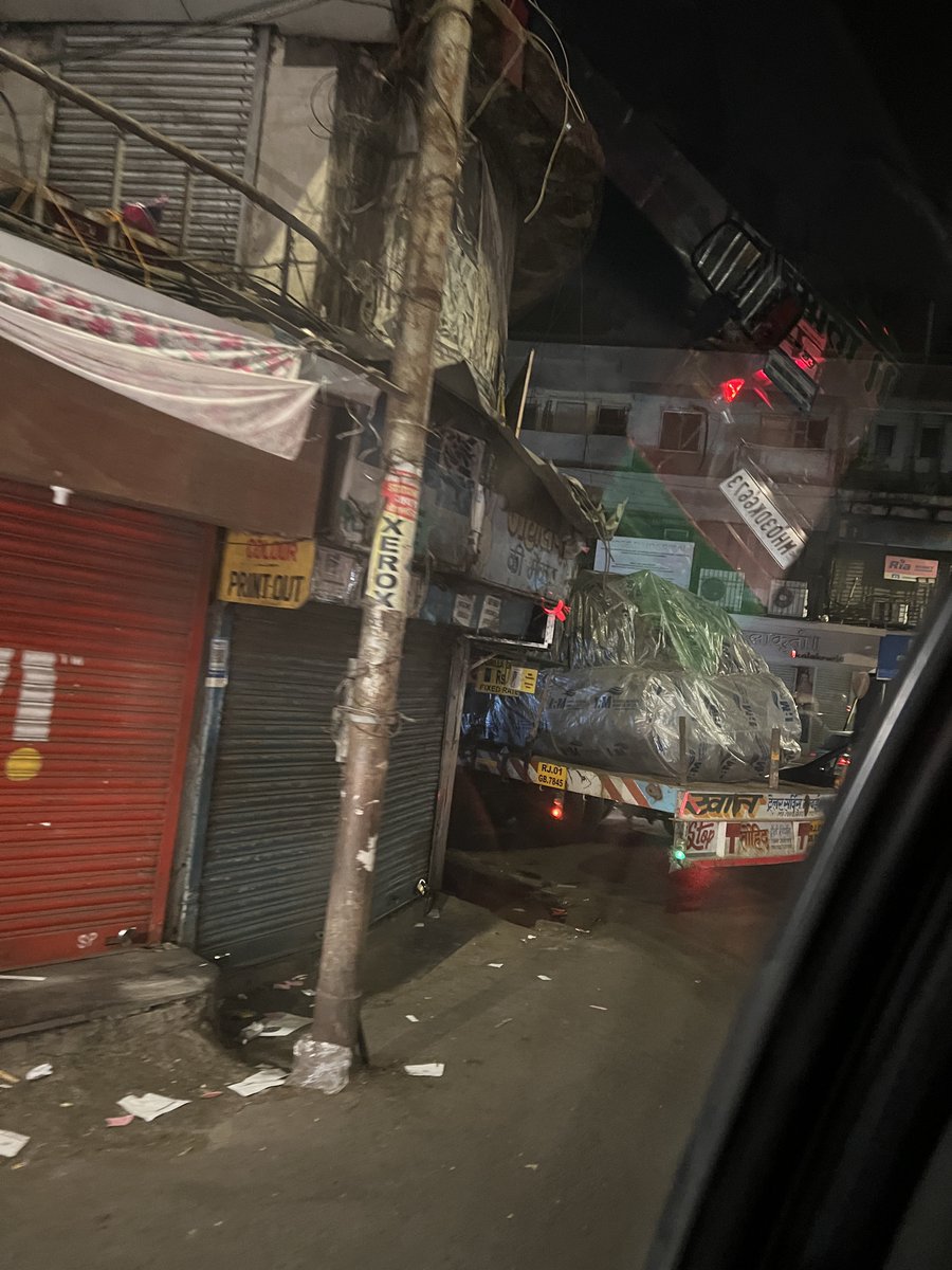 troydcruz's tweet photo. @MTPHereToHelp @MumbaiPolice hey mumbai police 
This 18 wheeler RJ01GB7845 has entered Kama lane near SNDT girls college and has stuck up the traffic on Ghatkopar East West bridge.
Please assist https://t.co/TJMcF9GgdT