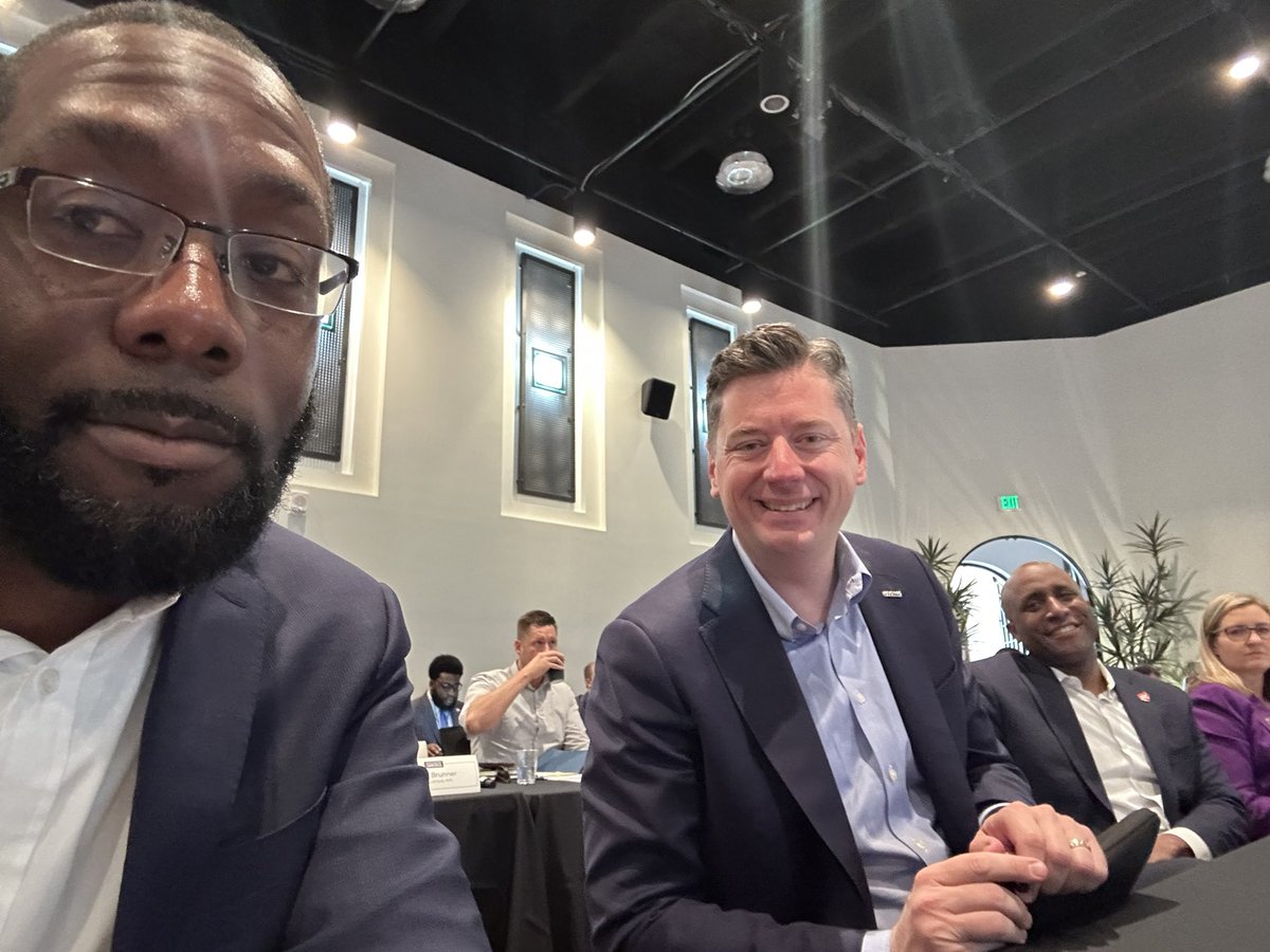 QuentinHartIA's tweet photo. Thank you #AcceleratorforAmerica for helping shape American cities thru innovation and collaboration. Working together we can accomplish so much more. Great start to our regional meeting in Phoenix, Az. https://t.co/Z0K33j3onK