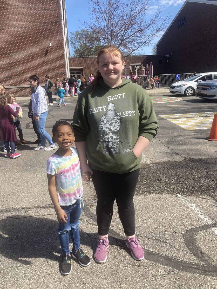 National Student Leadership Week Spotlight: Mentors! @MayfieldTweets has started using older students as mentors to help support our younger students 😊 #ChasingGreatness #MayfieldStrong