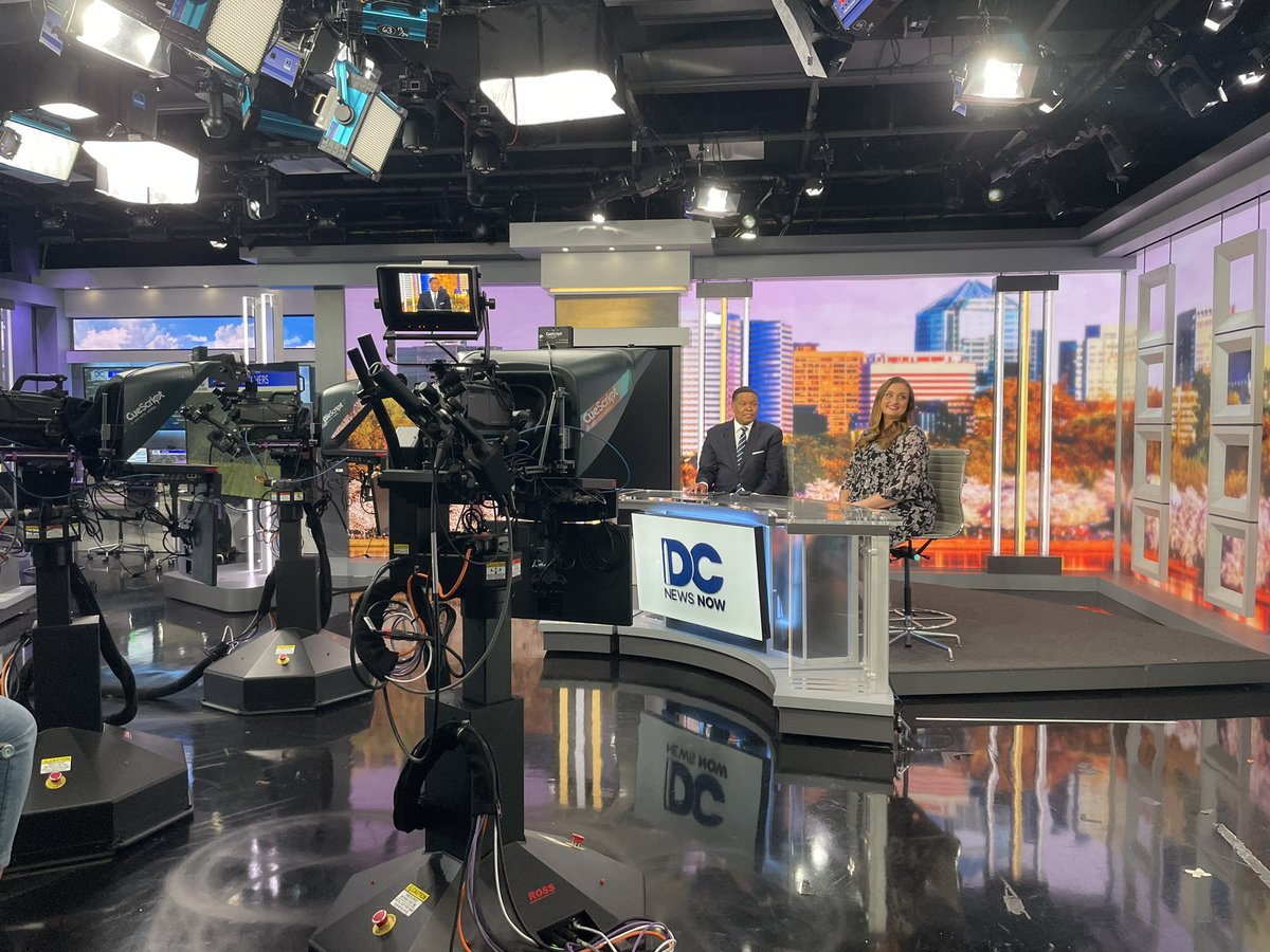 NatalieWeger's tweet photo. Got to watch @MarkHallTV do a live show for @DCNewsNow and look at some behind the scenes work! #J262F https://t.co/W7Qfpa6OXf