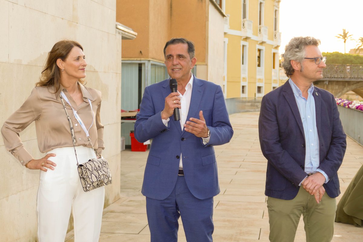 SerranoJAntonio's tweet photo. 🍸☕️#Murcia acoge estos días el III Congreso Internacional de Cultivos Bebidas, @bevcrops23, organizado por la @ishs_hort, @CEBAS_CSIC, @imida_murcia y la @UMU.

Estoy convencido de que será todo un éxito y espero que disfruten de los grandes encantos que ofrece nuestro municipio https://t.co/W1LPpD4b0q