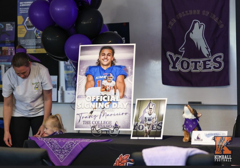 TravisMarieiro's tweet image. Officially signed🔒ready2work!! @Coach_Leon_IV