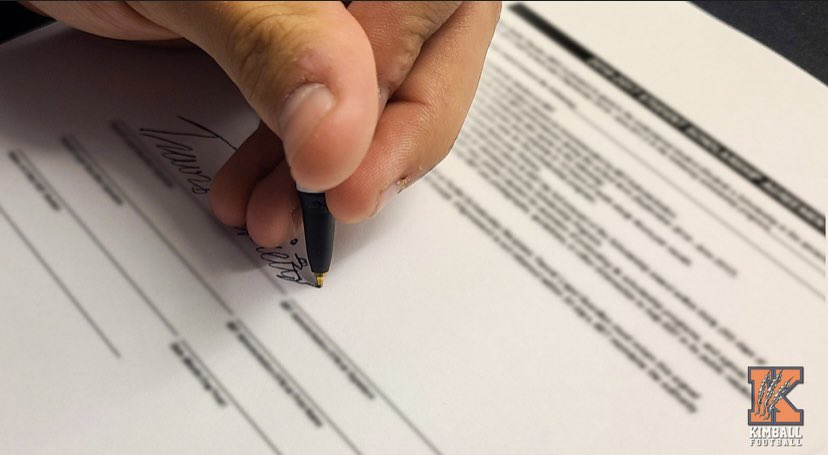 TravisMarieiro's tweet image. Officially signed🔒ready2work!! @Coach_Leon_IV