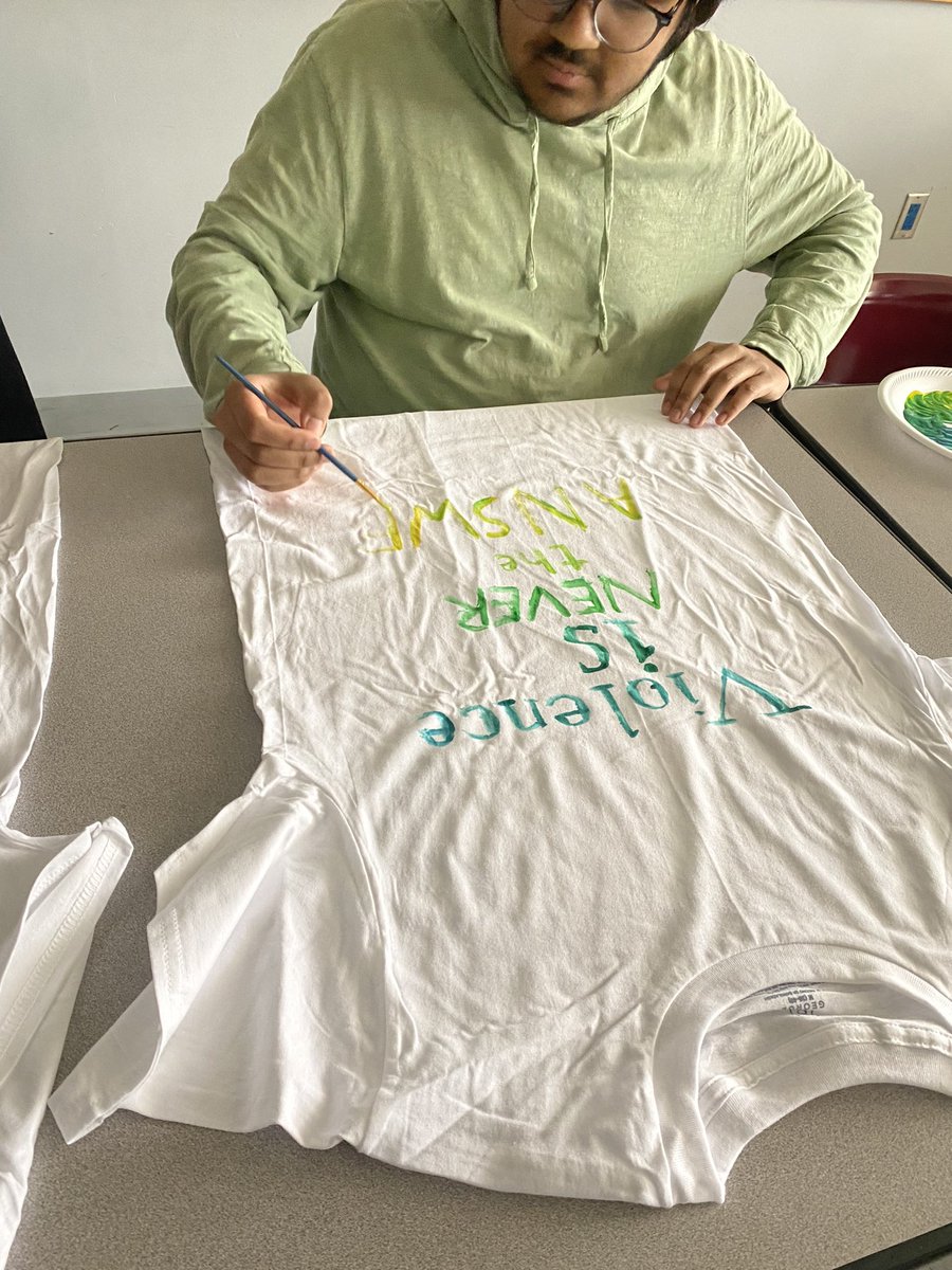 This Amazing Life Class decorating T-shirts for #denimday to be displayed at the Fina houses “take back the night” event to raise awareness of sexual violence! <a href="/BoeppleNAHS/">Rachel Boepple</a>