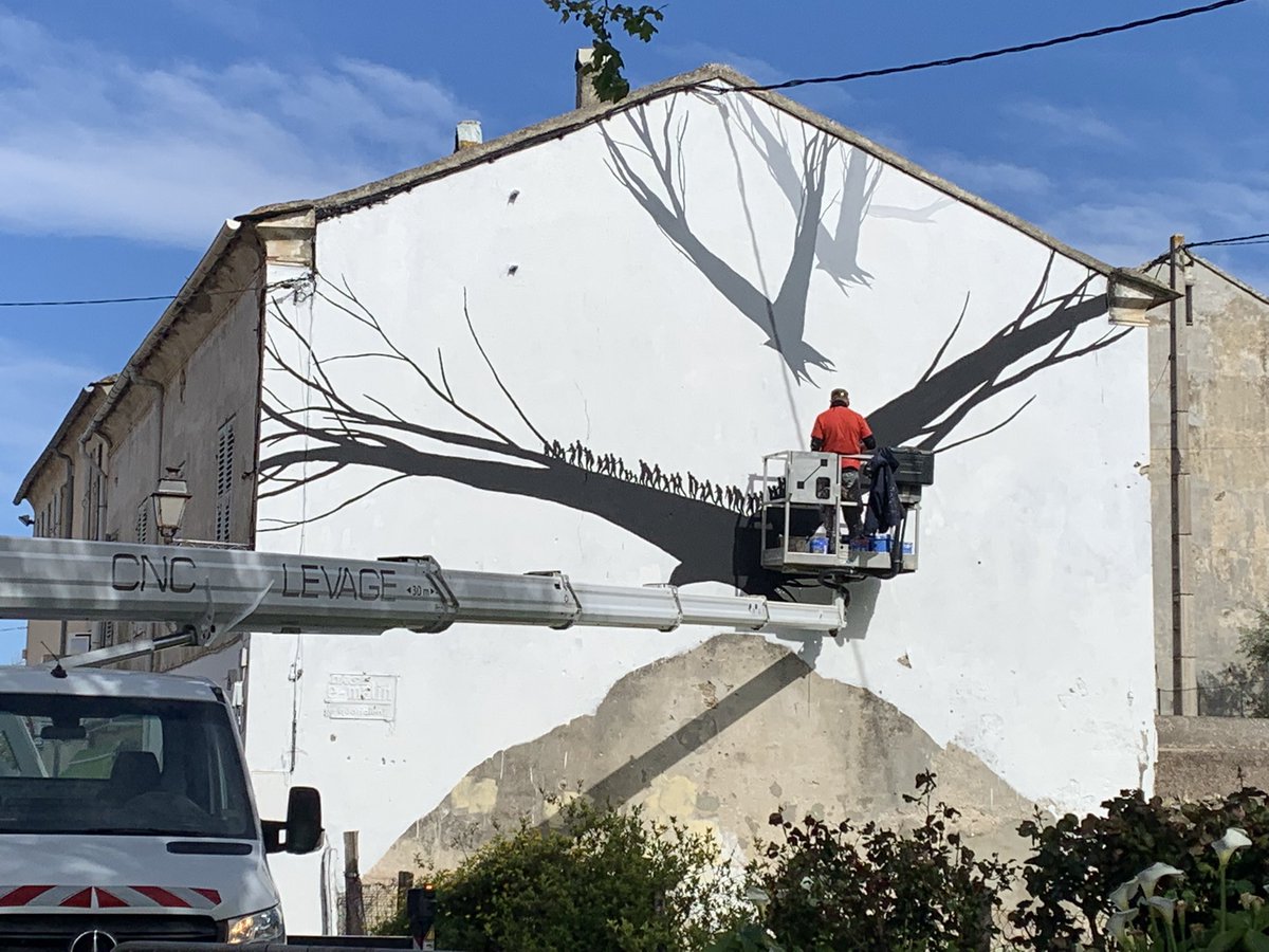 ALSantucci's tweet photo. Dans le cadre du festival #PopulArte l’artiste international, venu de Salamanque,  @daviddelamano , a débuté sa création.Celles des bergers niolins en transhumance vers le Cap Corse.
Un bel hommage à l’histoire de ces deux régions. #LURI #NIOLU https://t.co/0vJDY2hOBd
