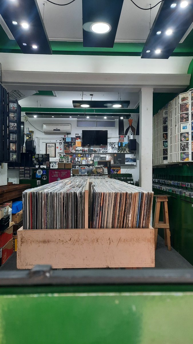 Fin de mes a pleno,asi que para hacer rendir lo ultimo que queda subimos unas historias en instagram con ofertas..pasen y vean #ofertas #findemes <a href="/ladisqueria/">La Disquería</a>