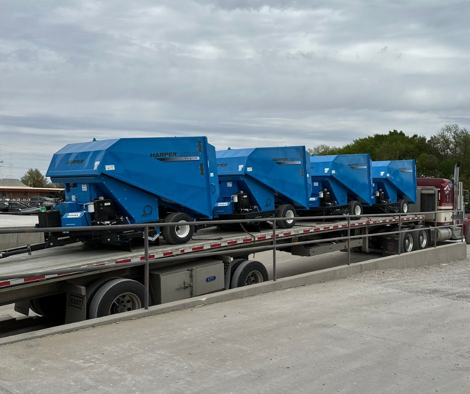 HarperTurf's tweet photo. These TV60's sure look good loaded up and headed to @smithturf in #Charlotte #NorthCarolina
#OnTheWayToYou #safetravels #smithturf #HarperTurf #cleanerfasterharper #tv60 #turf #turfmanagement #turfgrass https://t.co/bpY3Y2GyHm