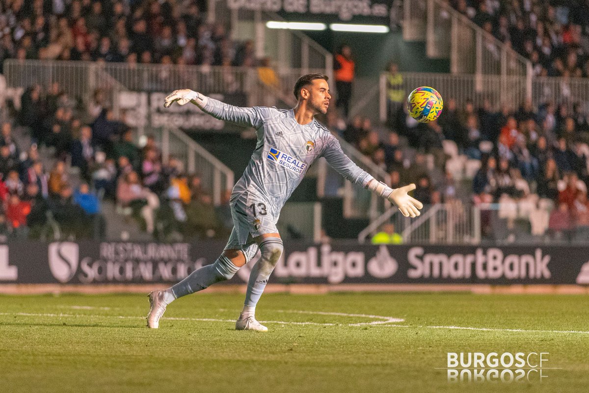 Jose13Caro's tweet photo. 5️⃣0️⃣ partidos con esta camiseta, es un orgullo poder defender esta camiseta y representar a un gran club como el @Burgos_CF 🤍🖤

Gracias a la mejor afición de Castilla y León por el cariño brindado. 🔝

Vamos juntos, a por más. 🤍🖤 https://t.co/JyqlCOEYTi