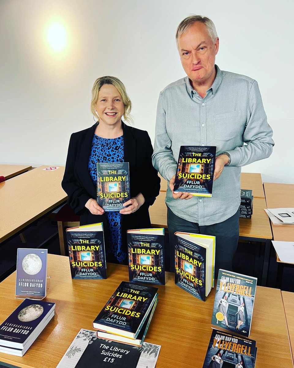 FflurDafydd's tweet photo. Thank you @WrexCarnival for a lovely book event this evening - the penultimate stop on #TheLibrarySuicides tour. As everyone else was heading to Wrexham I thought I'd get in on the act. https://t.co/qPuoKnagxE