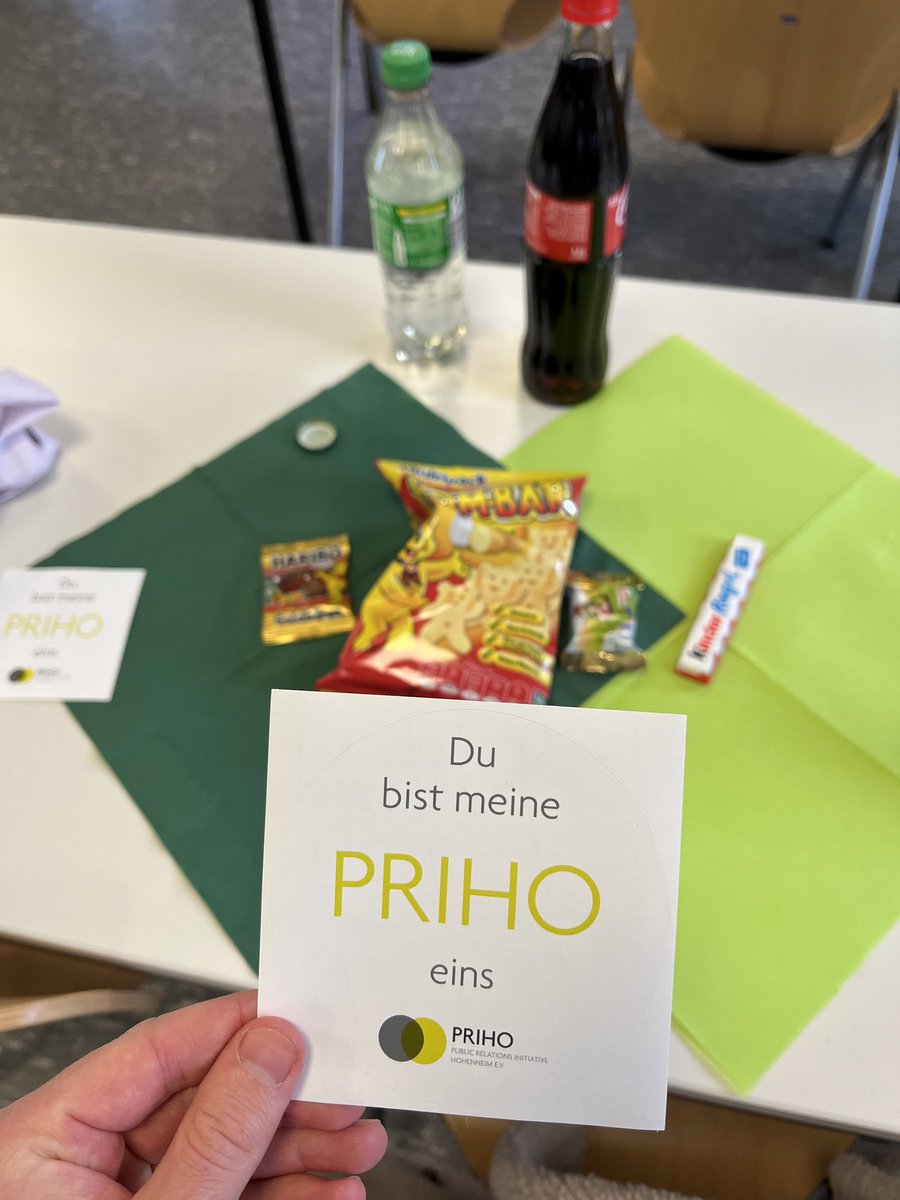 Letzten Montag sind wir mit unserer Auftaktveranstaltung ins neue Semester gestartet! 🙌🏼
Es haben viele neue Gesichter vorbei geschaut und sie bekamen einen Einblick in anstehende Projekte sowie in unsere Ressorts.
Nun starten wir voller Tatendrang ins neue Semester!🎉💚