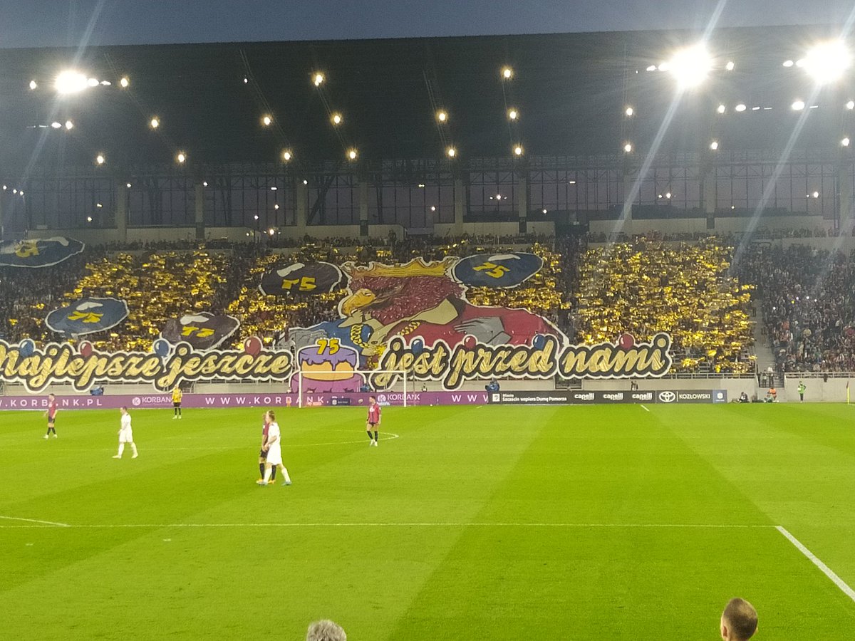 SujsTak's tweet photo. 💙❤️💙❤️If any club would like a bar from Pogoń Szczecin, please write to Ultraspogonszczecin on Instagram we are looking for clones that will go to our matches and we for their matches please write to Ultraspogonszczecin ❤️💙❤️💙 https://t.co/dfx9JhUjKr