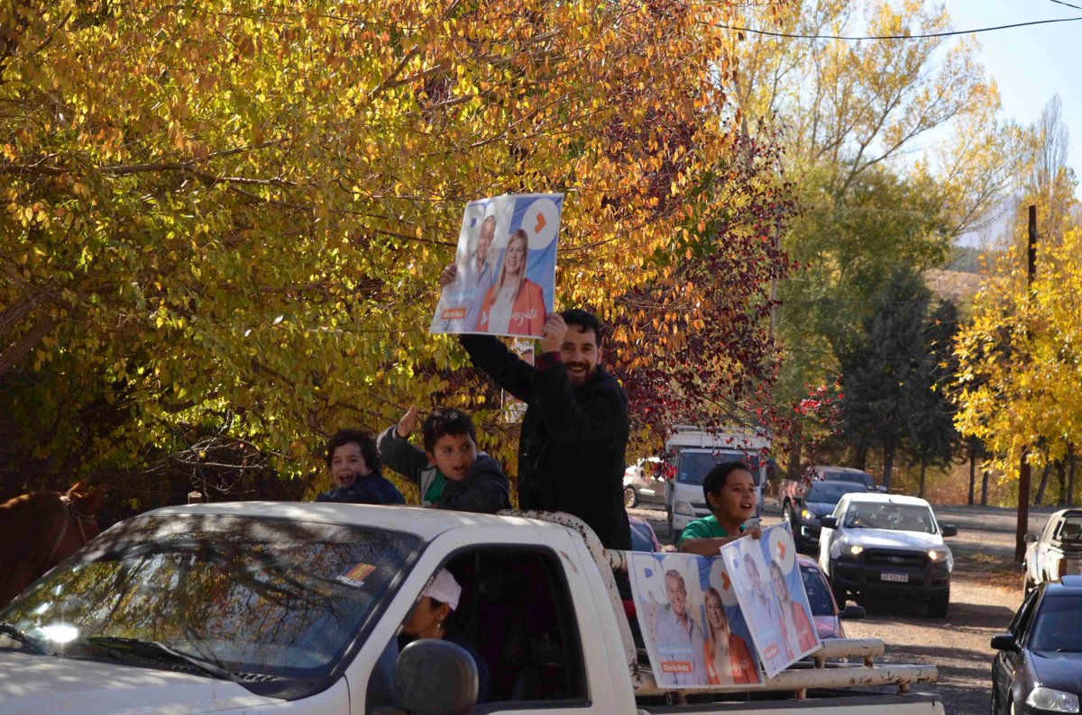 Rolo_Figueroa's tweet photo. #Caravana de agradecimiento a los miles de neuquinos y neuquinas que nos acompañaron el #16A

Debemos continuar en la senda del diálogo y los acuerdos para poder construir la provincia que nosotros queremos

#LasOvejas https://t.co/1Wm9McuIjo