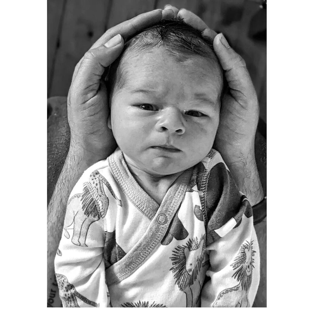 LiveFromGround's tweet image. A new friend in the world. #baby #portrait #monochrome #bw #NotMyBaby instagr.am/p/Crbc0pJODY4/