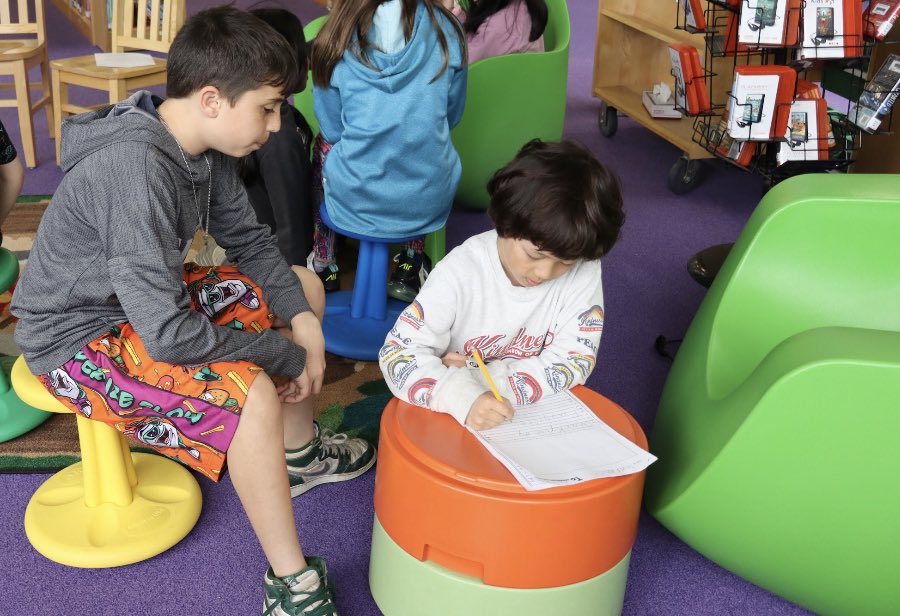 <a href="/MrsReehilPOB/">mrsreehilPOB</a> fourth graders #collaborating with <a href="/HeuschneiderPOB/">Ms. Heuschneider</a> kindergarteners on their @TCRWP writing unit! ✍️ ✏️ 📝 <a href="/mrsclampittPOB/">Joanna Clampitt</a> <a href="/mrsyohePOB/">Stephanie Yohe 🍍</a> <a href="/DrJimBolen/">Jim Bolen</a> <a href="/marytomeara/">Mary O’Meara</a> <a href="/EAnninoPOBLit/">Eileen Annino</a> <a href="/POBSchools/">POB Schools</a>