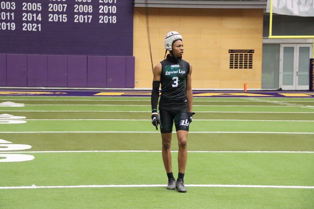 Showtimeiyon's tweet photo. Had fun playing at uni wit level up tuff weekend losing one of are guys but prayers up to his family #ripshawn @LevelUp7on7 https://t.co/53MXYtGlfx