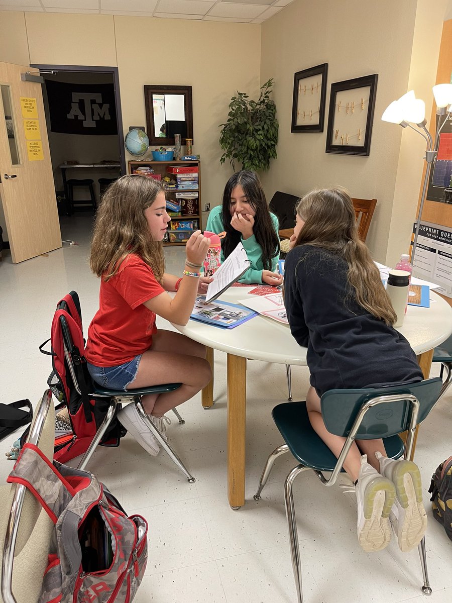 GTYancy's tweet photo. Spent today preparing to present our work at the GT Showcase on Saturday.  Hope to see you at the Education Center.  Charger Feeder Pattern is 10:30am-11:30am. @ParkwoodHill @KellerISDAdvAca https://t.co/MeEtTpD6zb