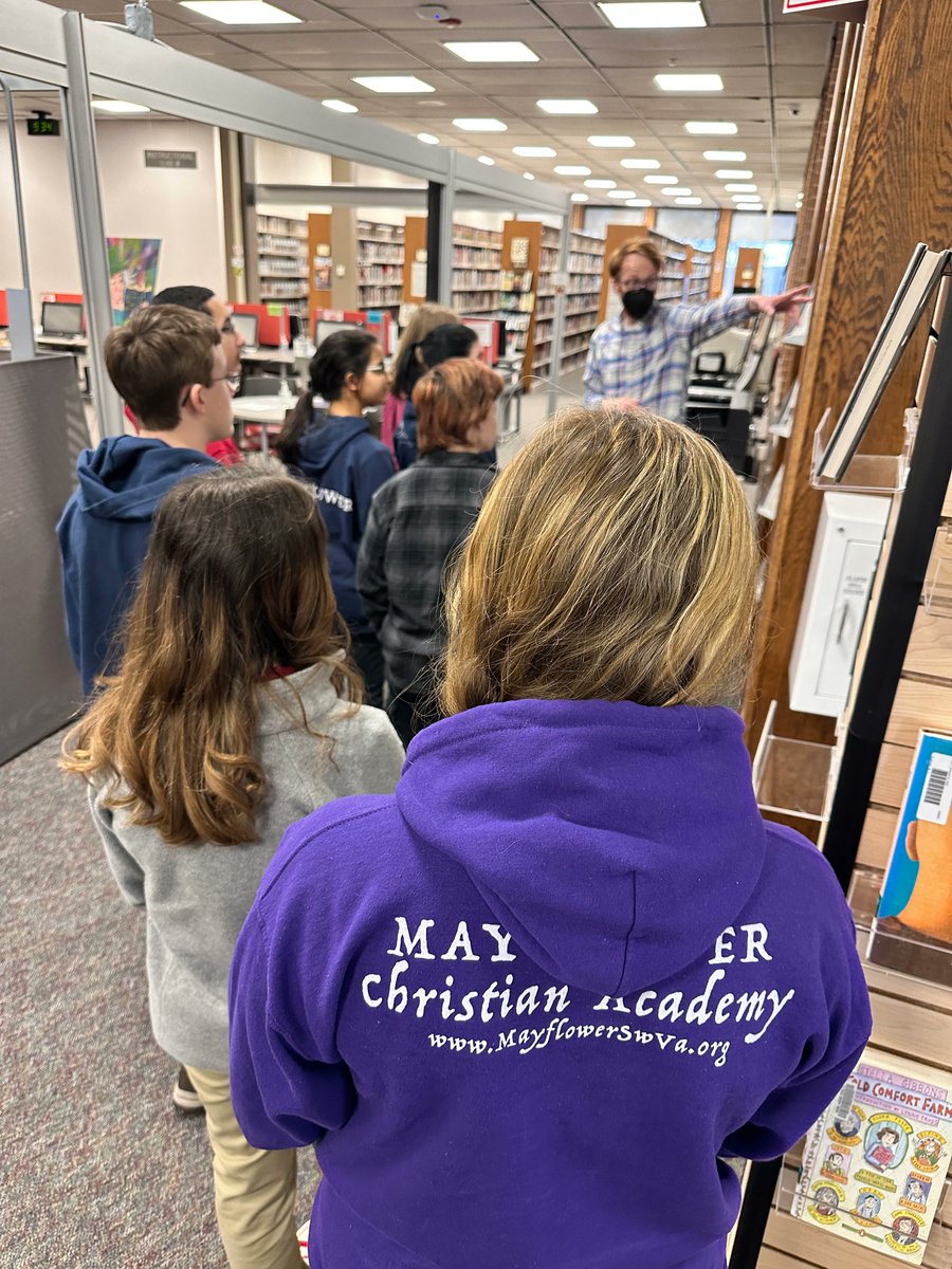MayflowerSwVa's tweet photo. Our high school students had a fantastic experience recently touring the local NRCC college library. We're grateful for this opportunity to expose our students to the valuable resources available in our community. Thank you to NRCC for hosting us! #NRCC #AcademicSuccess https://t.co/qqyBkp8Cna